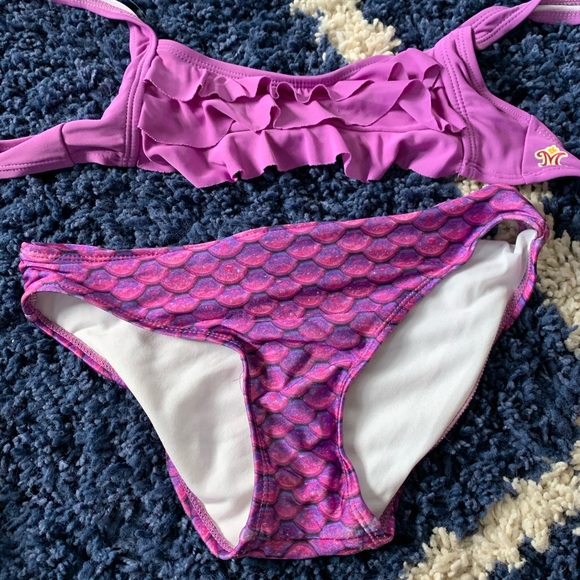 Bikini - Picture 1 of 2